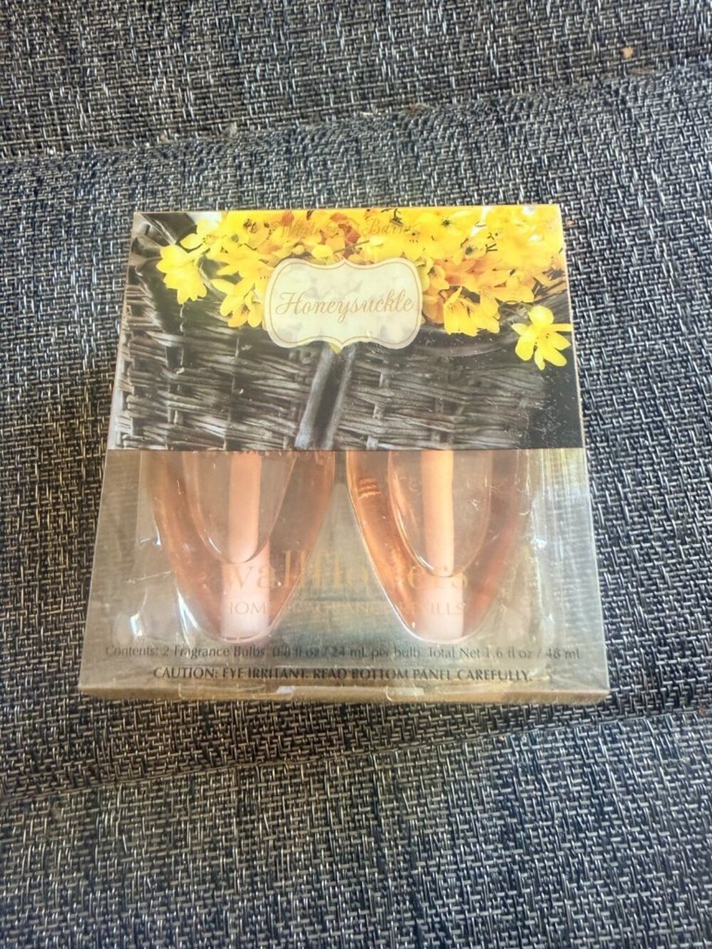Bath And Body Works wallflowers Honeysuckle refills 2 pack NOS